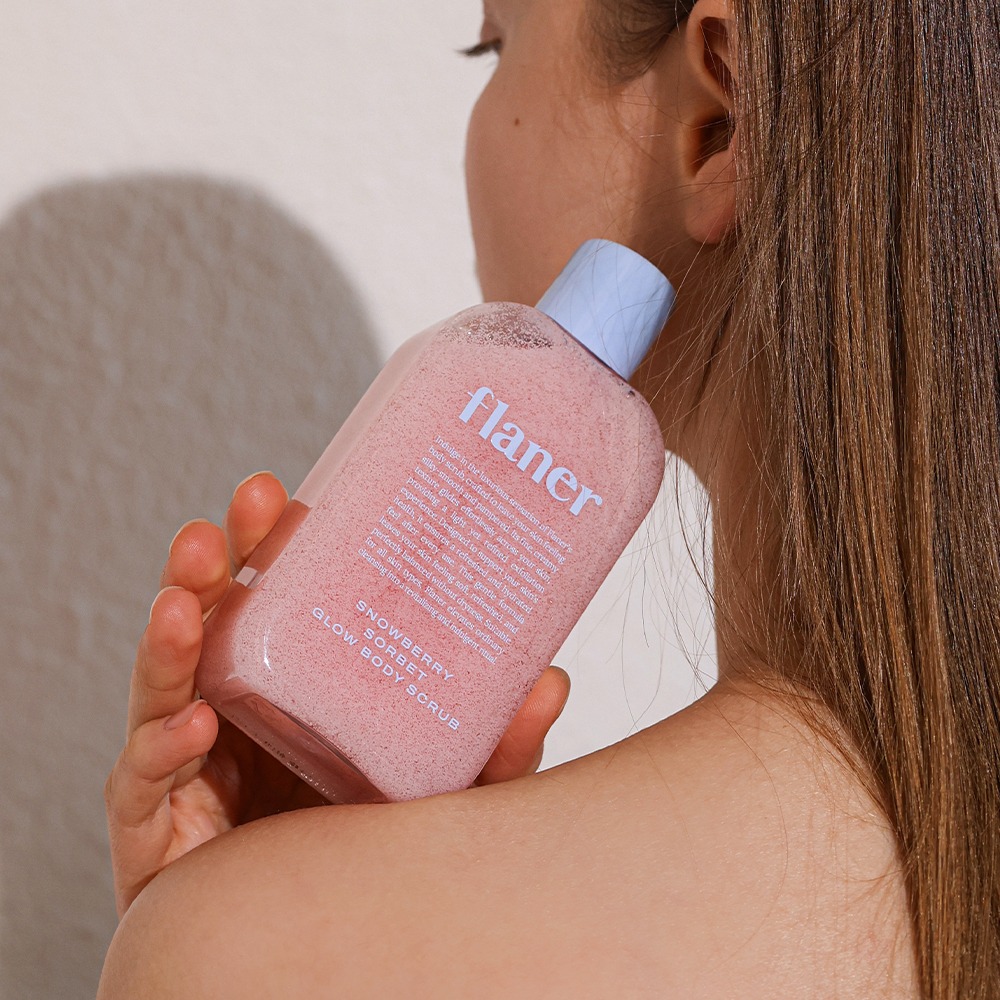 FLANER สครับผิวกาย สโนว์เบอร์รี่ ซอร์เบต์ โกลว์ บอดี้ Snowberry Sorbet Glow Body Scrub